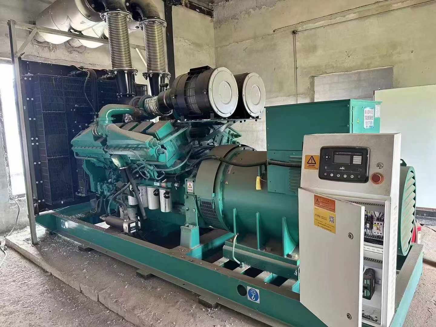 钟山无功补偿装置的性能评估需要考虑哪些因素？