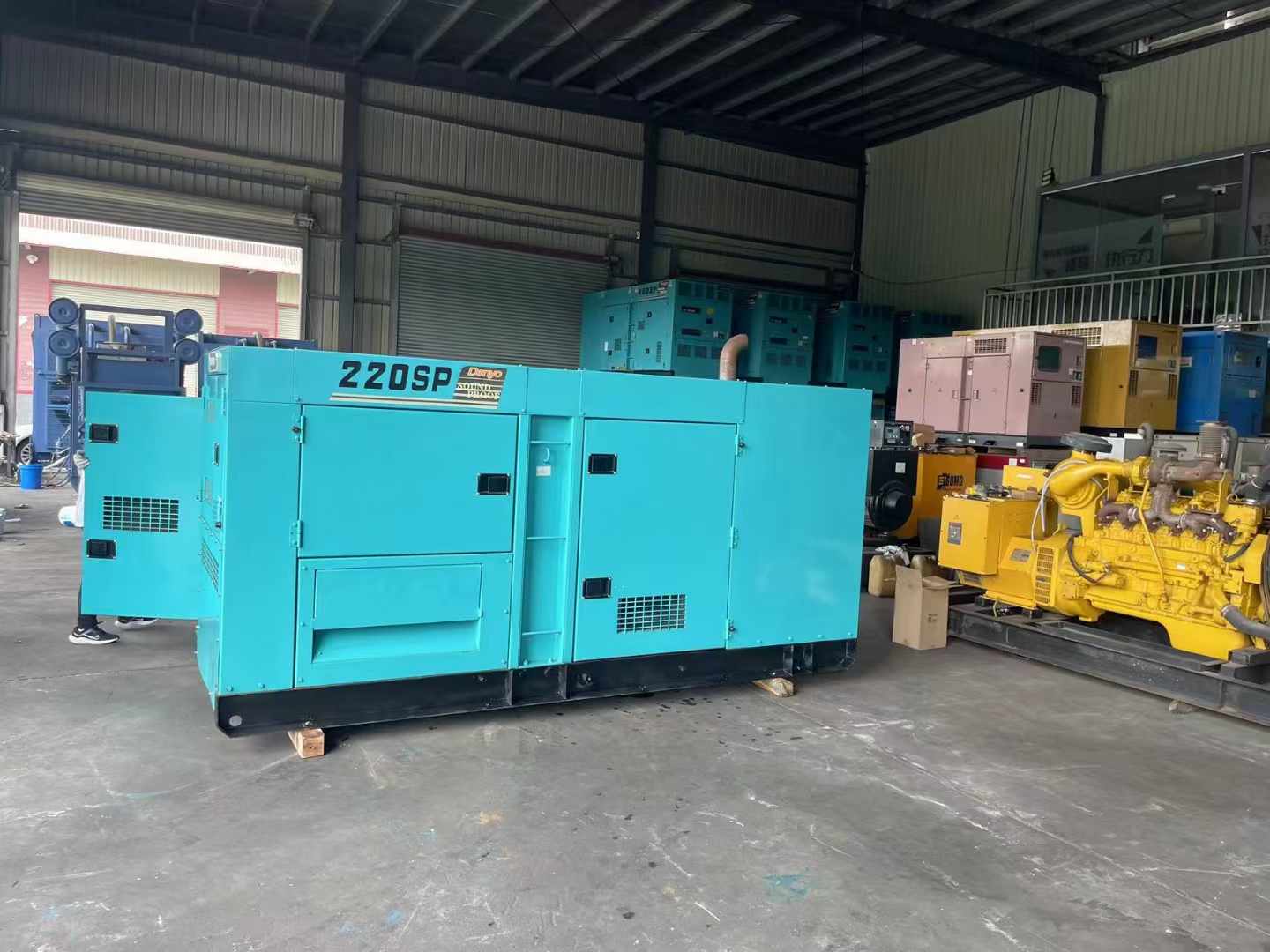 钟山柴油发电机组长期不间断运行时，如何监控其温度和压力？