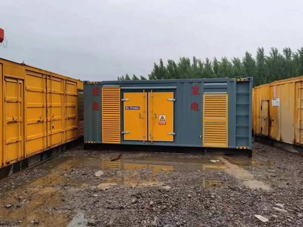 钟山柴油发电机如何判断干式空气滤清器是否需要更换？